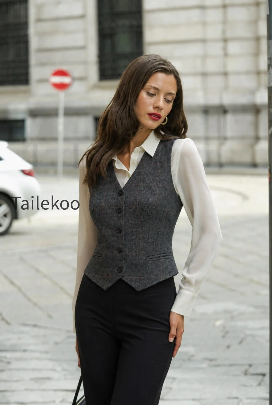 sleeveless-viscose-vest-leo